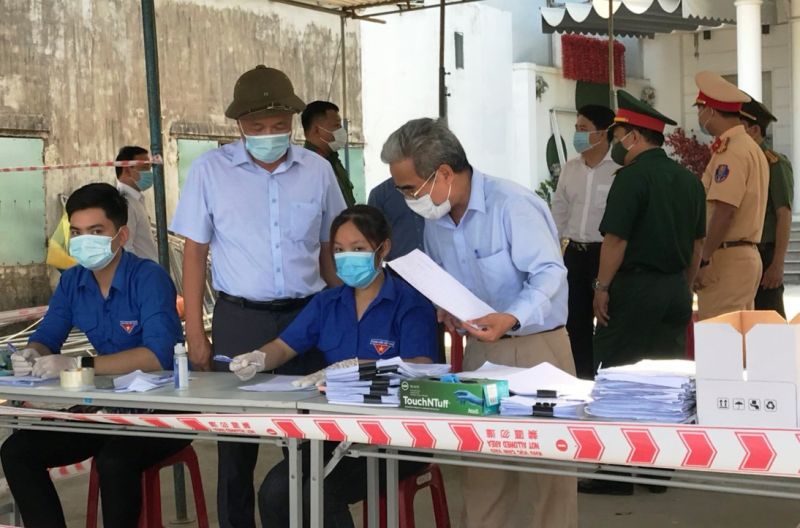 Quảng Nam: Một chiến sĩ dương tính Covid -19 chưa rõ nguồn lây, yêu cầu tạm dừng các hoạt động chợ, quán ăn