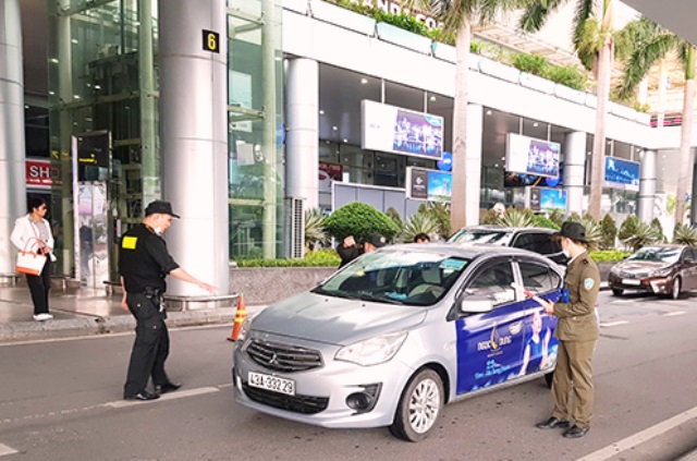 Từ 6 giờ ngày 17/5, tạm dừng hoạt động vận chuyển hành khách bằng xe taxi, xe hợp đồng dưới 9 chỗ ngồi trên địa bàn TP. Đà Nẵng.