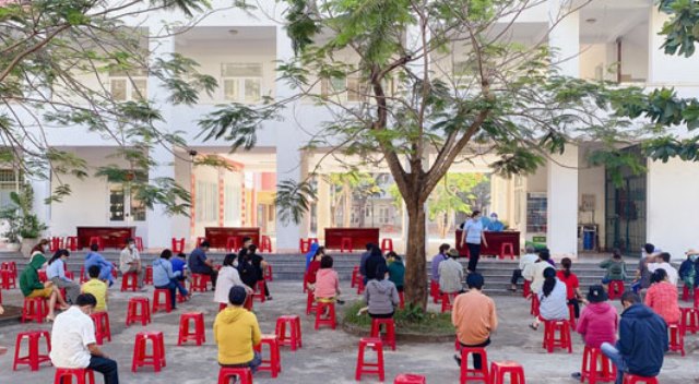 Quận Liên Chiểu (Đà Nẵng): Xét nghiệm Covid-19 cho hơn 2.400 người dân trên địa bàn quận.