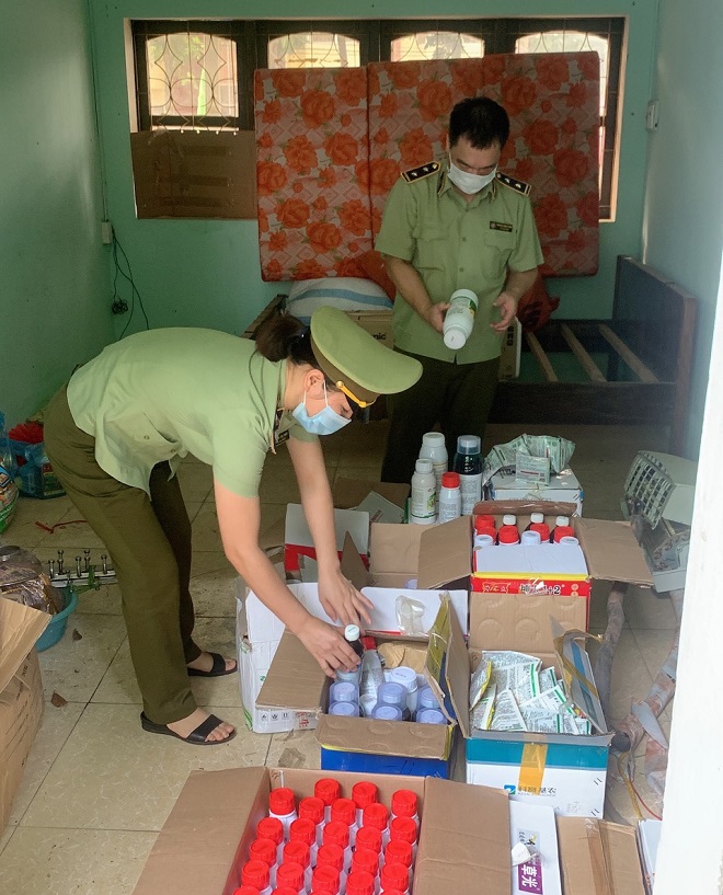 Lào Cai: Thu giữ hơn 100 kg thuốc bảo vệ thực vật không rõ nguồn gốc, xuất xứ