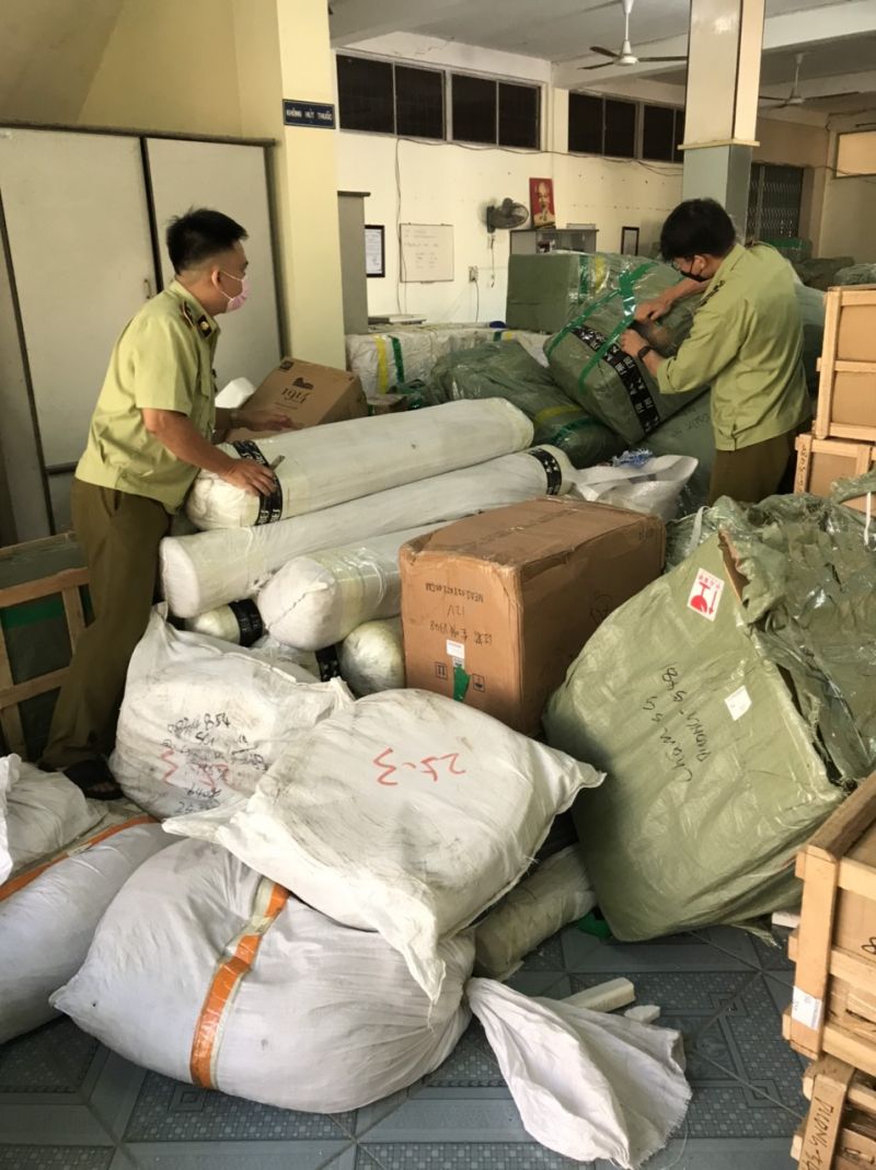 Thu giữ hàng chục nghìn sản phẩm hàng hóa các loại không rõ nguồn gốc