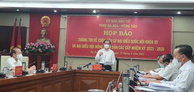 Ông Mai Ngọc Thuận, Phó Chủ tịch HĐND, Phó Chủ tịch Thường trực UBBC tỉnh thông tin tại họp báo. Ảnh:TK