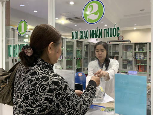 TP.HCM: Người dân mua thuốc có triệu chứng sốt, ho, đau họng, khó thở phải khai báo y tế