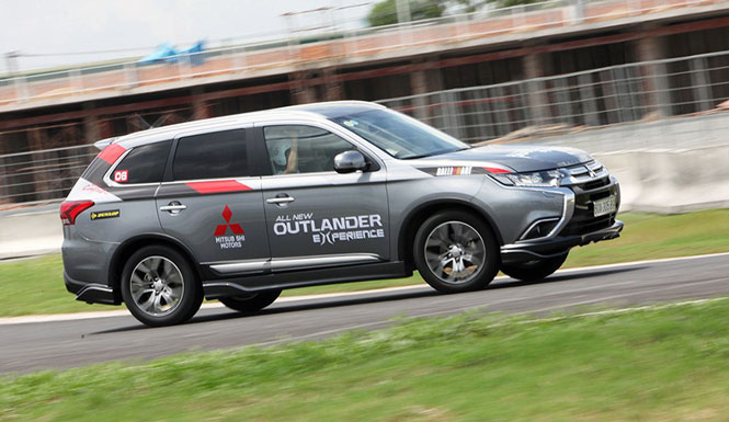 Mitsubishi Outlander được triệu hồi khắc phục rủi ro “trôi xe” khi dừng, đỗ