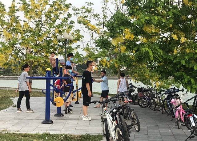 Thanh Hóa: Dịch Covid- 19 đang diễn biến rất phức tạp, người dân vẫn đổ xô đến công viên