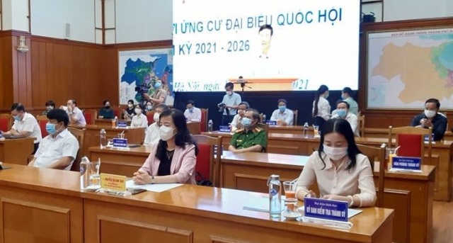 Đại biểu Dự hội nghị tiếp xúc cử tri trực tuyến tại điểm cầu Văn phòng Thành ủy Đà Nẵng
