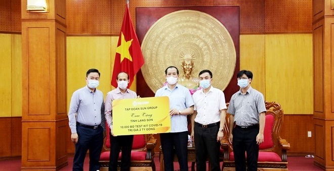 Lạng Sơn: Tiếp nhận 10 nghìn bộ Test Kit Covid-19 từ Tập đoàn Sun Group trao tặng
