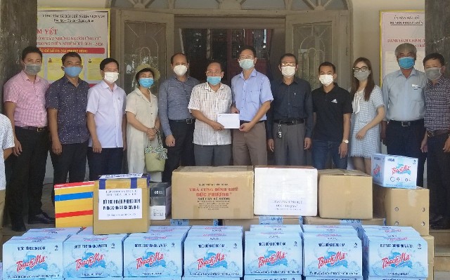 Thừa Thiên Huế: Hiệp hội Doanh nghiệp thăm, tặng quà các "chốt" kiểm tra y tế