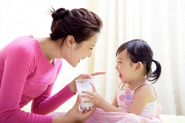 Việc chọn loại sữa phù hợp để giúp bé yêu phát triển toàn diện nhất cũng là câu hỏi được nhiều bà mẹ quan tâm nhất