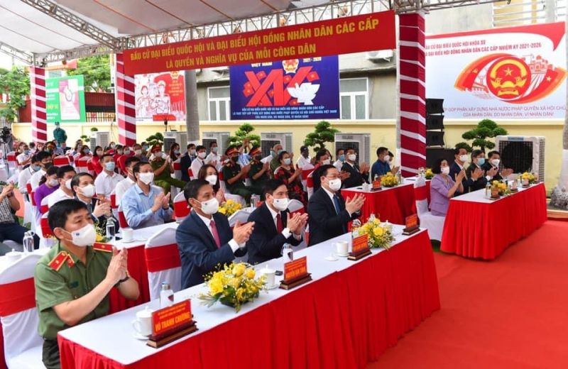 Chủ tịch Quốc hội Vương Đình Huệ tham dự bỏ phiếu bầu cử tại huyện An Lão