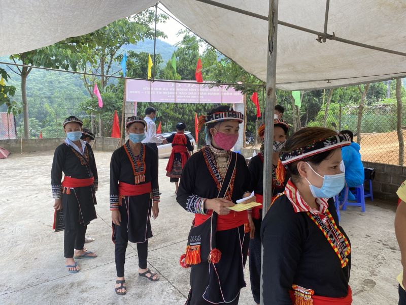 Nhân dân các dân tộc Lào Cai phấn khởi tham gia ngày hội non sông