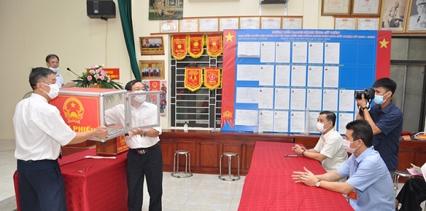 tại Tổ dân phố Khu phố 1, thị trấn Hương Canh, huyện Bình Xuyên tổ chức lễ khai mạc bầu cử đại biểu Quốc hội khóa XV và đại biểu HĐND các cấp nhiệm kỳ 2021- 2026.