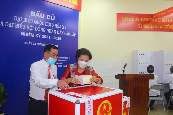 Nguyên Chủ tịch Quốc hội Nguyễn Thị Kim Ngân bỏ phiếu bầu cử
