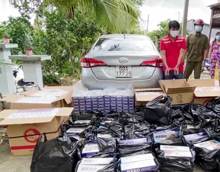 Bắt xe ôtô vận chuyển 7.800 bao thuốc lá lậu mang nhãn hiệu Hero, Jet và Ram