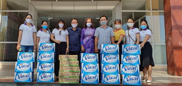 Thừa Thiên Huế: Hội Nữ Doanh nhân tỉnh thăm, tặng quà các đơn vị phòng, chống dịch Covid