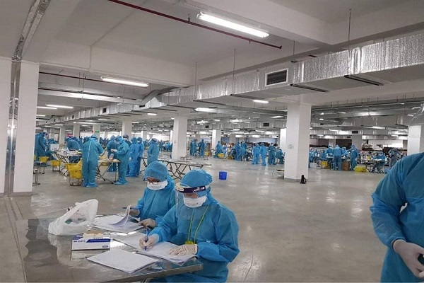 Xét nghiệm cho công nhân khu công nghiệp Quang Châu tại Bắc Giang