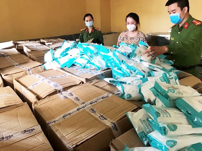 Hà Nội: Thu giữ hơn 71.000 chiếc khẩu trang không rõ nguồn gốc