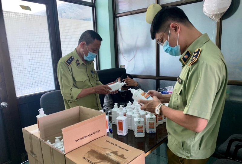 Phát hiện lô dung dịch sát khuẩn rửa tay giả