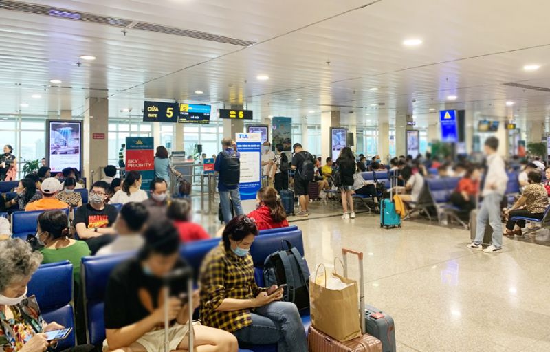 Tạm dừng nhập cảnh toàn bộ hành khách tại sân bay Tân Sơn Nhất