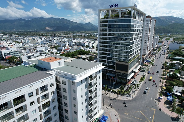 Tòa nhà VCN trên đường Võ Nguyên Giáp, Tp. Nha Trang, một trung tâm đặt văn phòng rất thuận lợi cho các tổ chức, doanh nghiệp