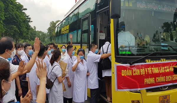 Đoàn y, bác sĩ Lào Cai lên đường chi viện cho “tâm dịch “ Bắc Giang