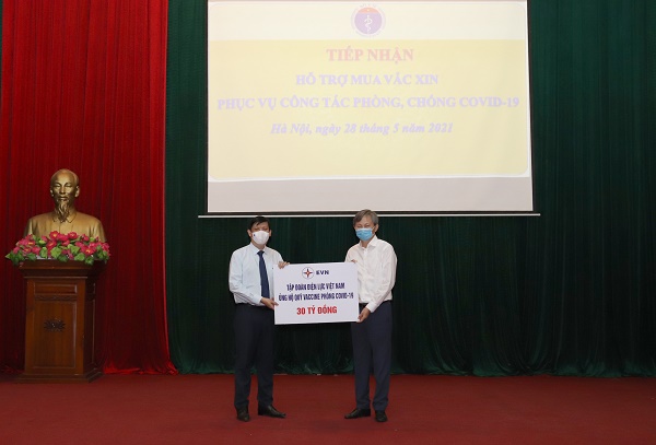 Ngày 28/5/2021, tại trụ sở Bộ Y tế, Tổng giám đốc Tập đoàn Điện lực Việt Nam (EVN) Trần Đình Nhân đã đại diện Tập đoàn trao tặng số tiền 30 tỷ đồng để ủng hộ Quỹ vaccine phòng Covid-19.