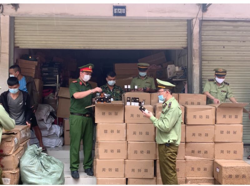 Lực lượng chức năng tỉnh Lạng Sơn vừa phối kết hợp phát hiện và thu giữ hàng nghìn sản phẩm mỹ phẩm nhập lậu tại địa bàn huyện Văn Lãng