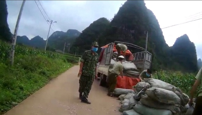 Cao Bằng: Tịch thu hơn 2 tấn nguyên liệu thuốc lá không rõ nguồn gốc