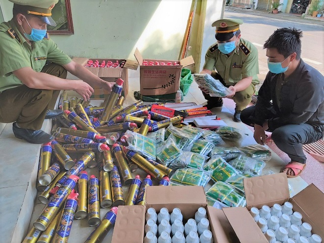 Hà Giang: Tịch thu hàng trăm sản phẩm thuốc Bảo vệ thực vật và dung dịch diệt côn trùng nhập lậu