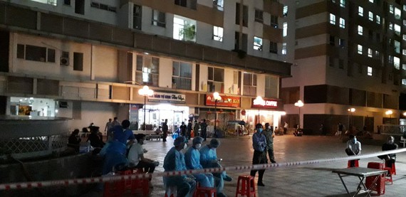 TP. HCM: Phong tỏa 1 lô chung cư ở quận 12 vì có trường hợp nghi nhiễm SARS-CoV-2