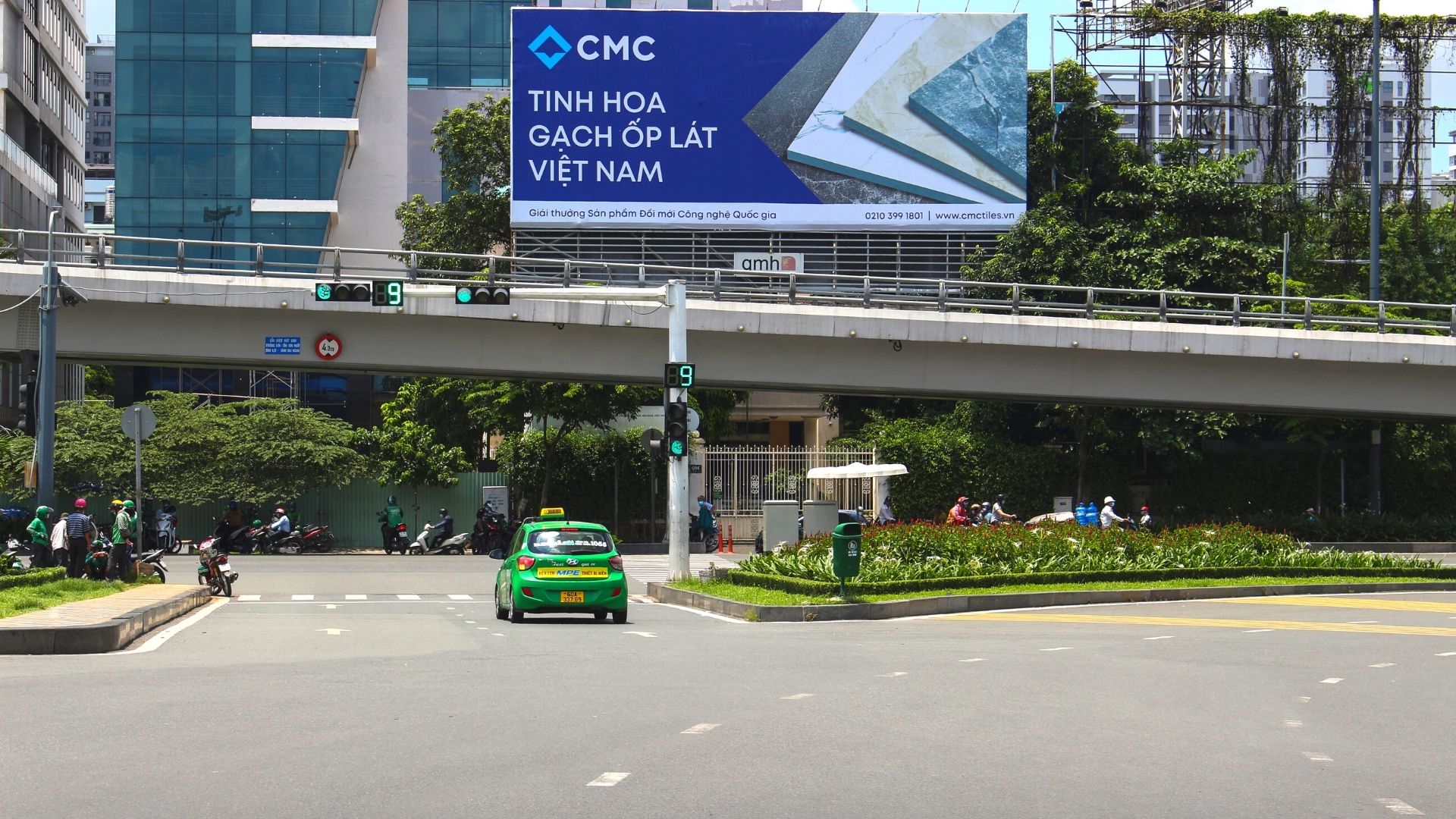 Hình ảnh nhận diện thương hiệu mới của CMC tại sân bay Tân Sơn Nhất.