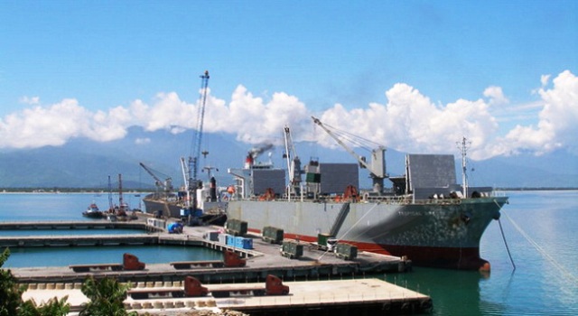 Tàu biển vào Cảng Chân Mấy vận chuyển hàng hoá tăng cao