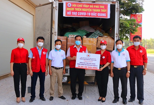 Ủng hộ hàng hóa hỗ trợ tỉnh Bắc Giang trị giá 100 triệu đồng