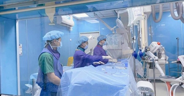 Can thiệp cấp cứu lấy huyết khối xoang tĩnh mạch não giúp bệnh nhân tránh được 'cửa tử'