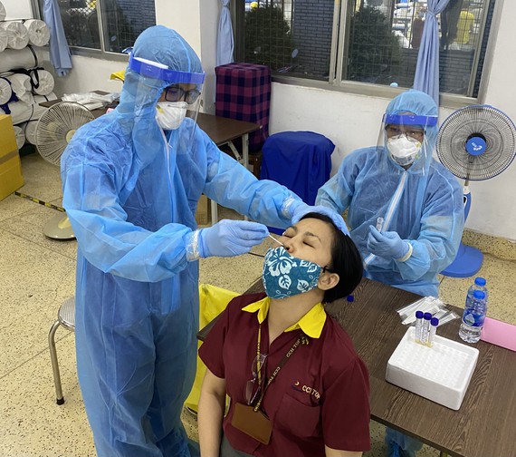 TP. HCM: Xét nghiệm Covid-19 toàn bộ người lao động tại Khu chế xuất Tân Thuận