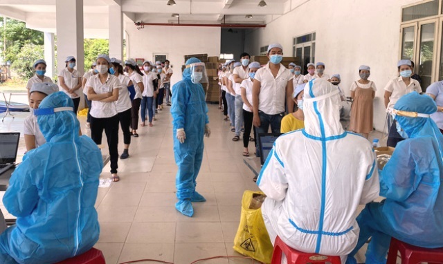 Đà Nẵng: Nhà Xuất bản Giáo dục bị phạt 15 triệu đồng vì để công nhân làm việc không đeo khẩu trang