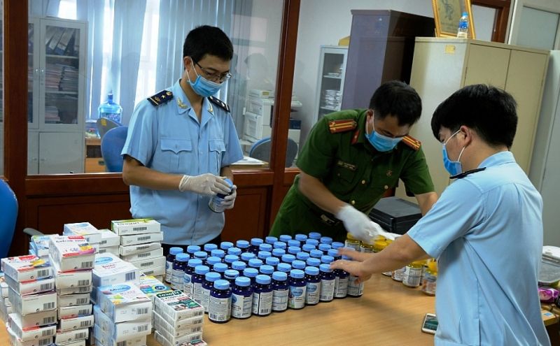 Tháng 5/2021, ngành Hải quan phát hiện, bắt giữ lượng lớn vàng, ngoại tệ và hàng cấm