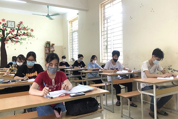 Học sinh lớp 9 Trường THCS Phú Nham ôn thi môn Toán