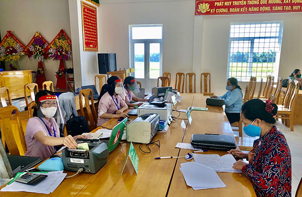 Ngành ngân hàng tiếp tục tháo gỡ khó khăn cho người vay vốn