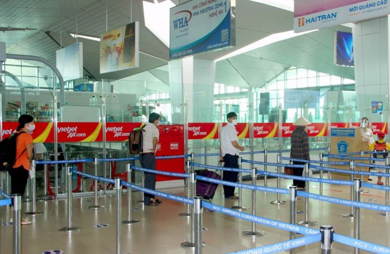 Hai ca mắc Covid-19 ở Hà Tĩnh không khai báo y tế điện tử tại sân bay Vinh