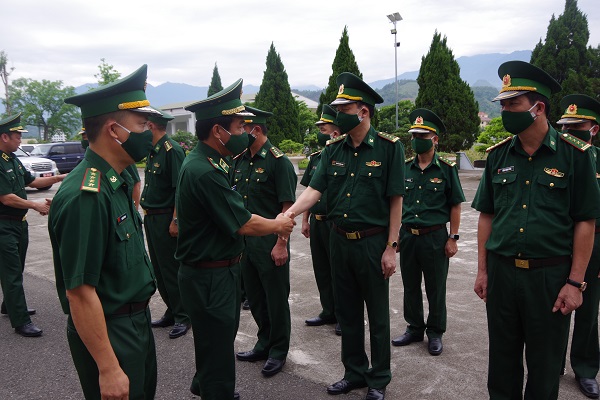 Tư Lệnh Bộ đội biên phòng kiểm tra công tác phòng chống dịch và xuất nhập cảnh tại Lào Cai