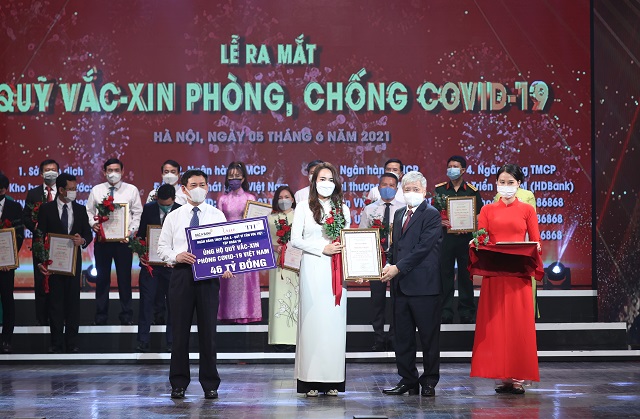 BAC A BANK ủng hộ 46 tỷ đồng vào Quỹ Vắc-xin phòng chống Covid-19