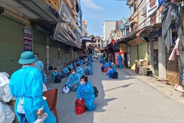 Bắc Giang: Chuyển gần 3.000 công nhân ra khỏi ổ dịch