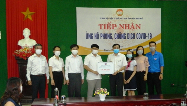 GV và HS trường tiểu học Lê Lợi- Huế ủng hộ 50 triệu đồng