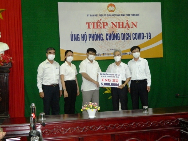 Đặc biệt cá nhân ông Nguyễn Văn Thố, cán bộ hưu trí ủng hộ 01 tháng lương hưu