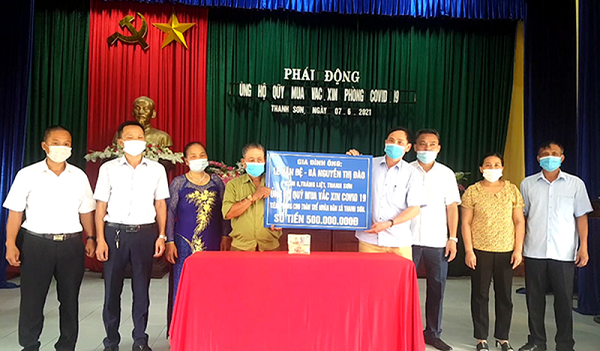 Gia đình ông Lê Văn Đệ ở thôn Tráng Liệt, xã Thanh Sơn, huyện Thanh Hà (Hải Dương) ủng hộ gần 4,5 tỷ đồng cho quỹ vaccine