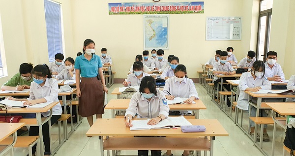 Học sinh lớp 9 Trường THCS Giấy Phong Châu, huyện Phù Ninh ôn thi vào lớp 10