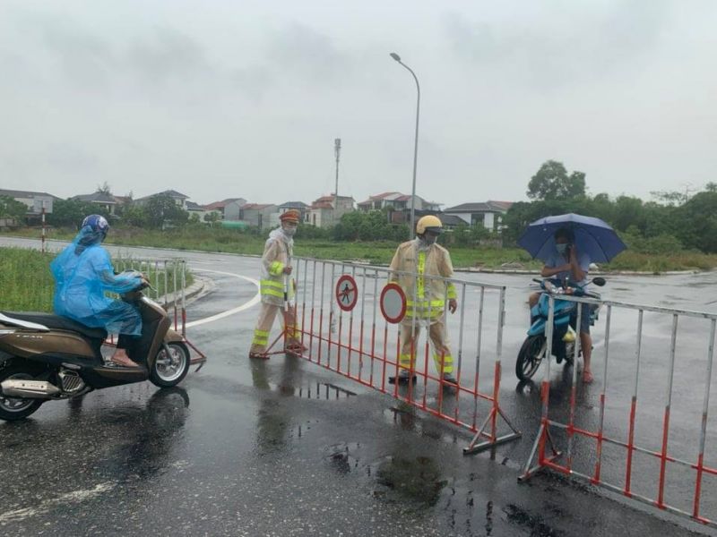 Hà Tĩnh: Cách ly y tế 8 thôn và phong tỏa một nhà máy vì 3 ca nhiễm mới