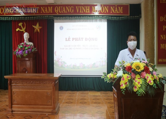 Ông Trịnh Danh Minh- Phó giám đốc, Chủ tịch công đoàn Bệnh viện đa khoa Hậu Lộc phát biểu tại buổi lễ