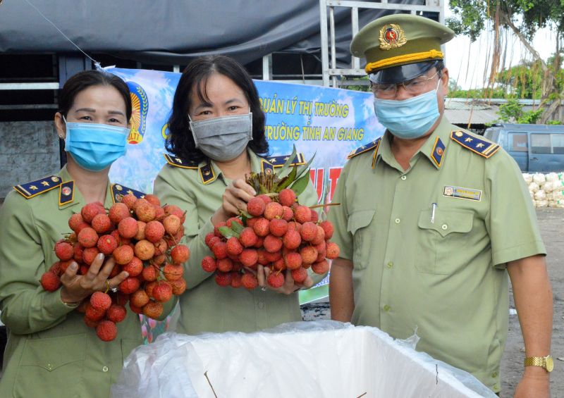 An Giang: Cục Quản lý thị trường hỗ trợ nông dân Bắc Giang tiêu thụ vải thiều